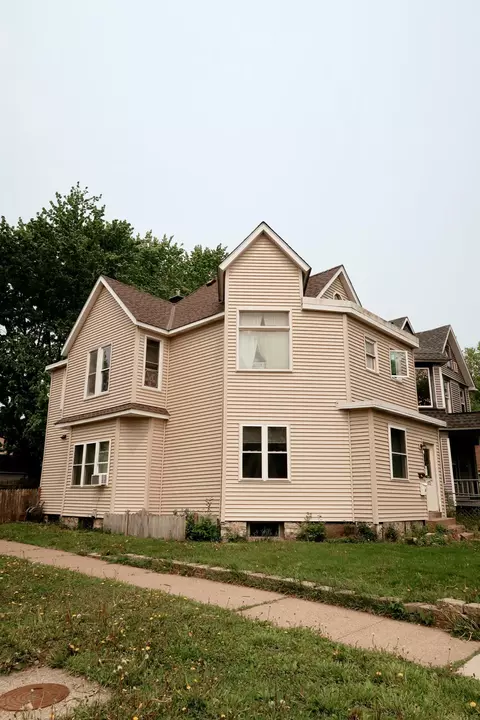 1173 Edgerton St, Saint Paul, MN 55130
