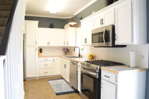 107 Stratford St W, Avon, MN 56310