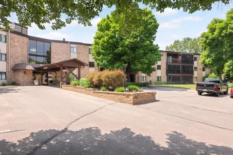 2680 Oxford St N #112, Roseville, MN 55113