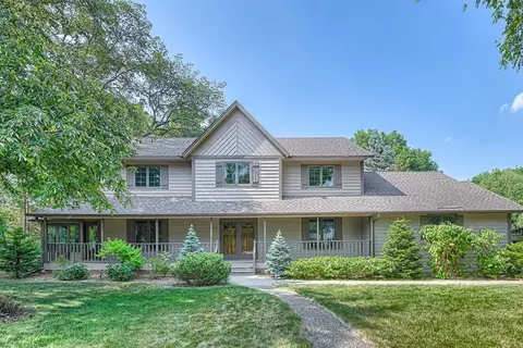 1081 Marie Ave W, Mendota Heights, MN 55118