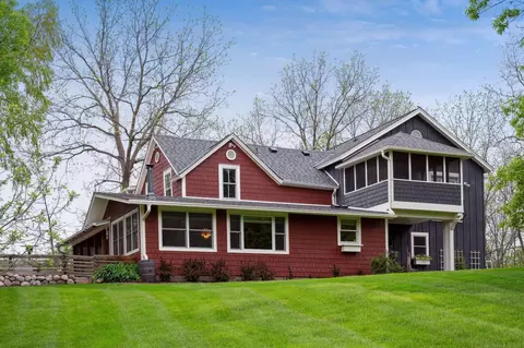 1180 Holly Ln, Chanhassen, MN 55317