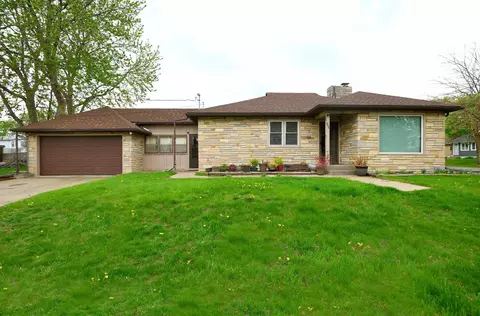 694 Germain St, Saint Paul, MN 55106