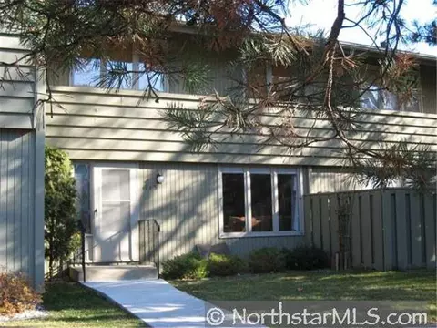 113 Windsor Ct, New Brighton, MN 55112