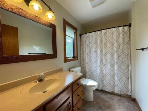 196 Mcintosh E, La Crescent, MN 55947 photo 13