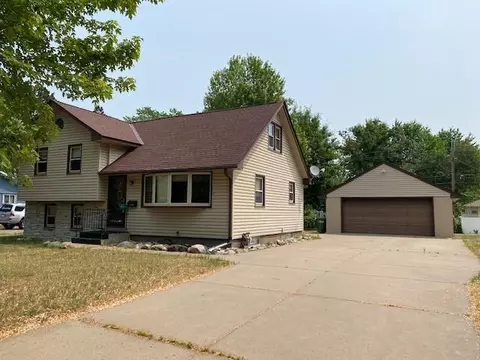 6181 5th St NE, Fridley, MN 55432