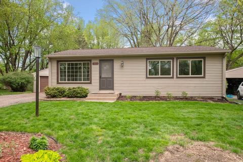 112517 Ramsey Ct, Chaska, MN 55318