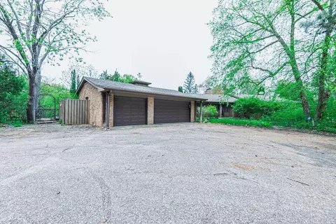 8606 S Robert Trl S, Inver Grove Heights, MN 55077