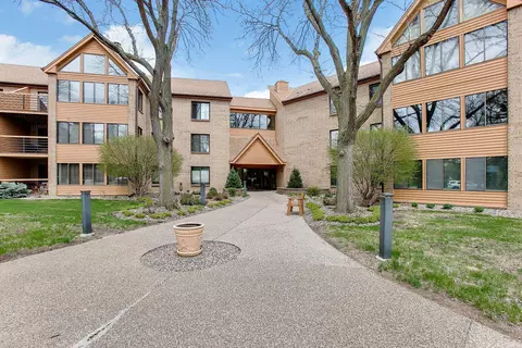 6100 Auto Club Rd #208, Bloomington, MN 55438