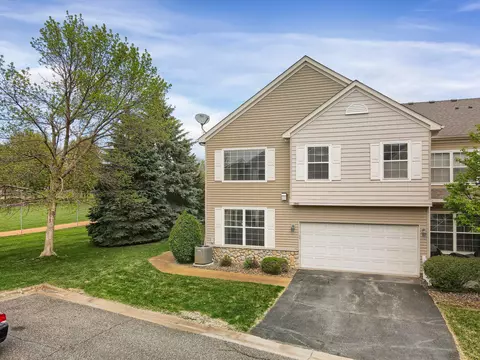 1901 Bluestem Ln #36, Shoreview, MN 55126