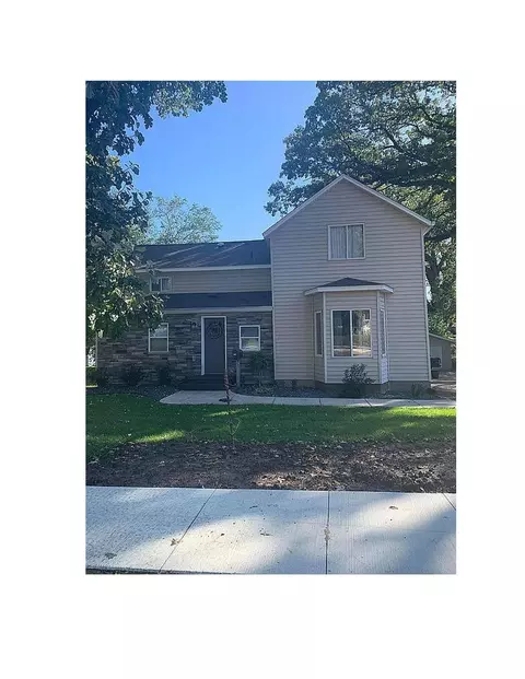 422 3rd St NE, Waseca, MN 56093