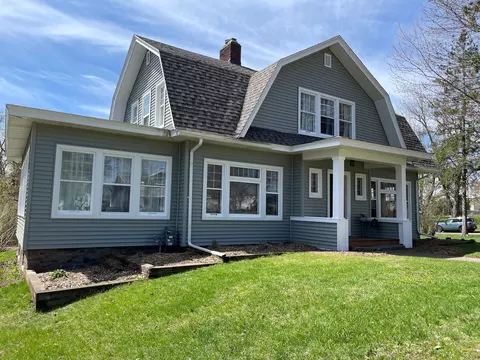 216 5th St, Moose Lake, MN 55767