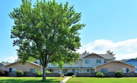 8538 S Pond Trl, Champlin, MN 55316