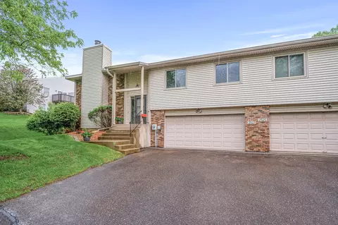 2527 Rose Ave E, Maplewood, MN 55119