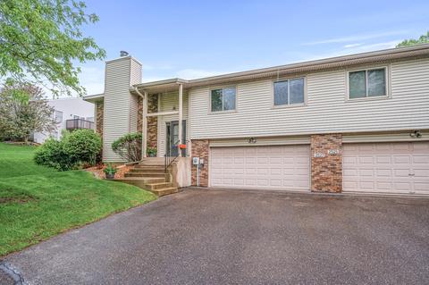 2527 Rose Ave E, Maplewood, MN 55119