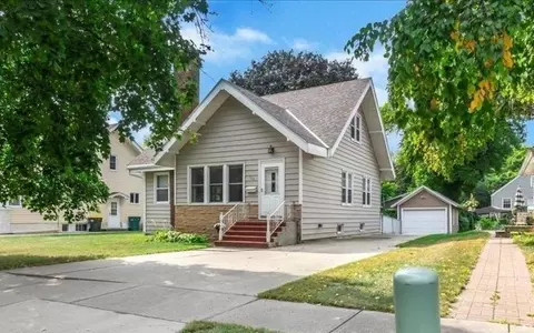 504 10th St SW, Willmar, MN 56201