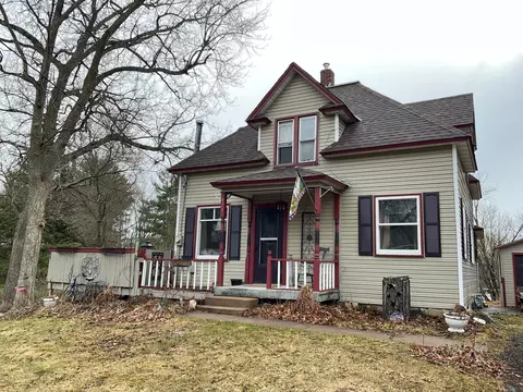 121 N 1st St, Luck, WI 54853
