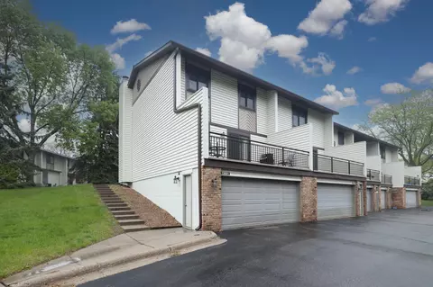 13601 Heather Hills Dr, Burnsville, MN 55337