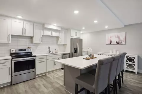 10511 Cedar Lake Rd #217, Minnetonka, MN 55305
