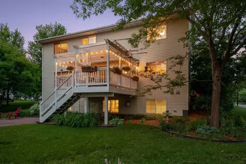 1952 Fischer Dr, Waconia, MN 55387