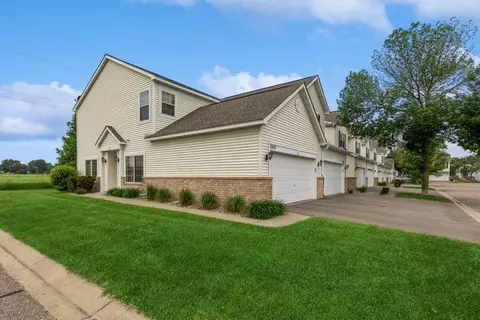 1555 Yorkshire Ln, Shakopee, MN 55379
