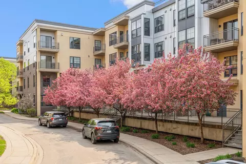 825 Berry St #108, Saint Paul, MN 55114