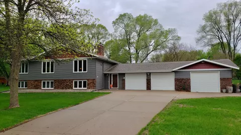 1486 Leonard St, Saint Peter, MN 56082