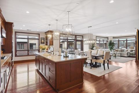 875 Lake St N #301, Wayzata, MN 55391