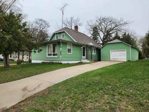 223 Main St NW, Menahga, MN 56464