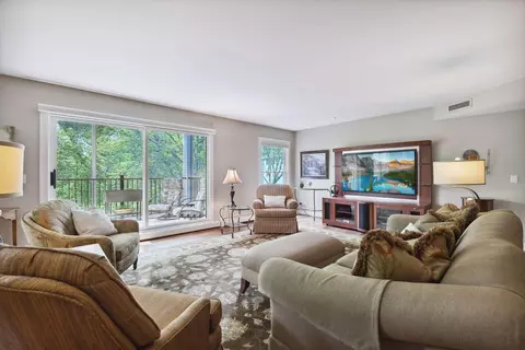 3020 Saint Albans Mill Rd #206, Minnetonka, MN 55305