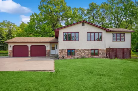 14051 Victoria Ln NW, Elk River, MN 55330