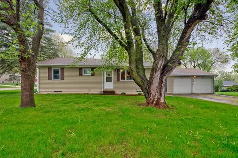 972 Highland Rd, Windom, MN 56101