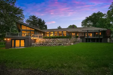 5890 Boulder Bridge Ln, Shorewood, MN 55331