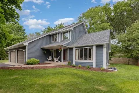 12501 Pinehurst Dr, Burnsville, MN 55337
