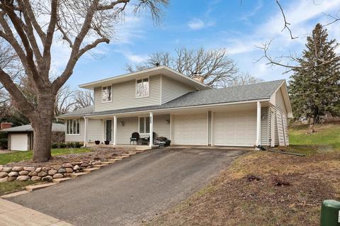 628 E 134th St, Burnsville, MN 55337