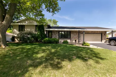 9508 Yosemite Rd, Bloomington, MN 55437
