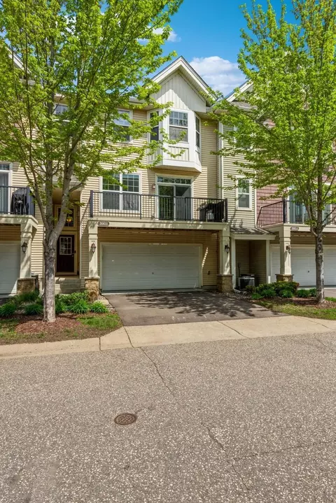3661 Hazel Trl #I, Woodbury, MN 55129