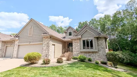 1648 Lake View Ct, Arden Hills, MN 55112