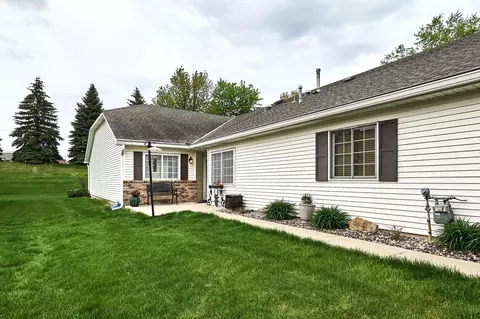 7656 Newbury Rd, Woodbury, MN 55125