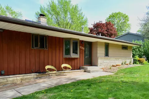 1596 Circle Dr, Winona, MN 55987