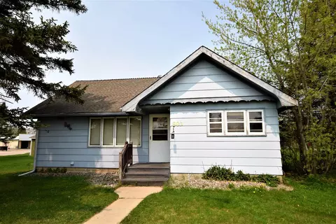 803 2nd St NE, Roseau, MN 56751