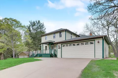 10435 Olympic Cir, Eden Prairie, MN 55347