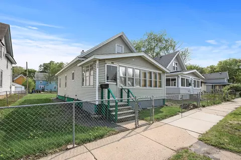 528 Van Buren Ave, Saint Paul, MN 55103