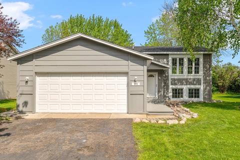 585 Kassel Ln, Chaska, MN 55318