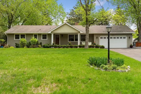 6916 Rosemary Rd, Eden Prairie, MN 55346