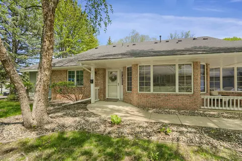 1110 Rose Pl, Roseville, MN 55113