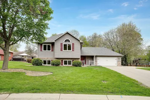 18984 Nature Ln, Eden Prairie, MN 55346
