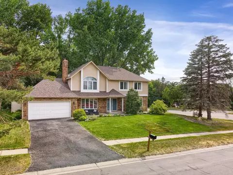 8490 135th St W, Apple Valley, MN 55124