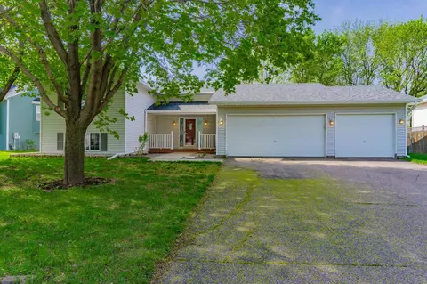1029 Lacy Ln, Belle Plaine, MN 56011