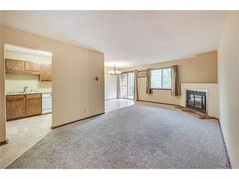 7600 157th St W #204, Apple Valley, MN 55124