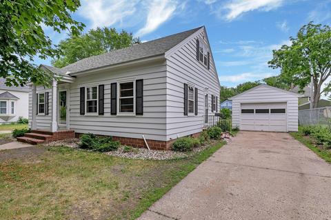 812 Ford Ave N, Glencoe, MN 55336